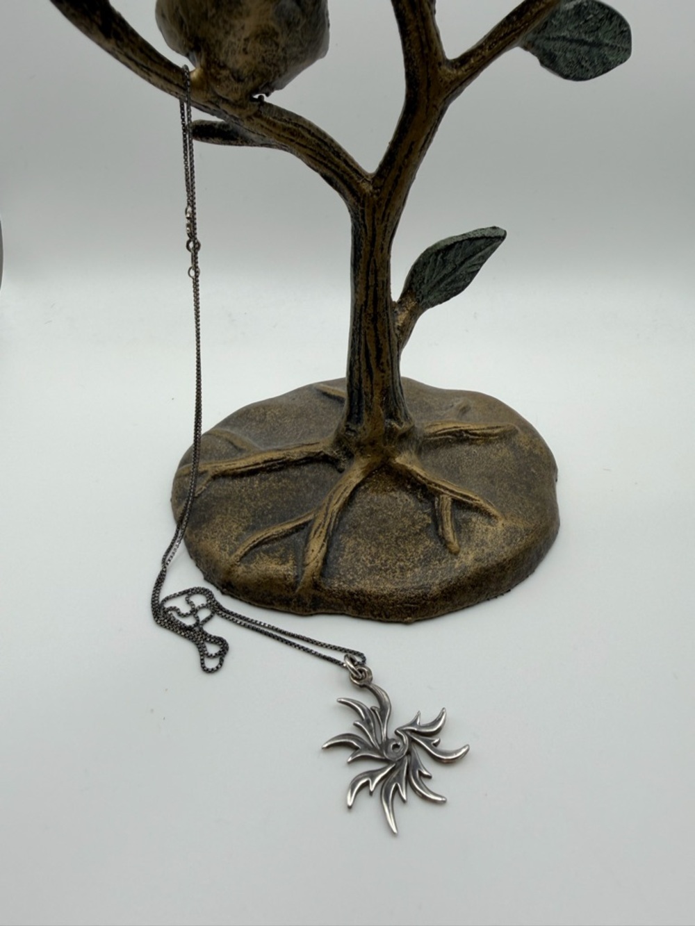 Sterling Silver Sunburst Pendant Necklace - 5.1g